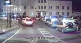 火车站外出租车集体开后备箱躲避违停处罚？辖区交警回应