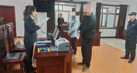 一女子起诉离婚，因丈夫外出打工竟找“替身”出庭，双双被拘