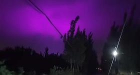 山东济南雨后现“紫色夜空”，气象部门回应