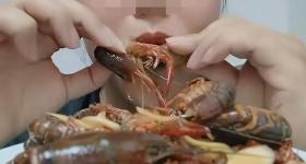 画面骇人！女子吃生腌小龙虾，医生：寄生虫难杀，头最“毒”