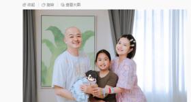 包贝尔二胎出生，晒一家四口合照：包子饺子面条子