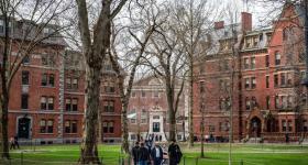 美国政府暂停哈佛大学招收国际学生资格