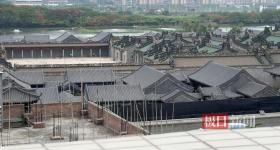 耗资上亿的违建豪宅已开始拆除？知情人：牌楼已铺盖黑布