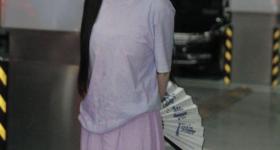 李子柒手制植物印染长裙出圈 还原了传统“五方正色”美学