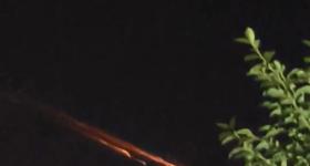 多地网友称夜空现不明飞行物，“一大带小很亮”
