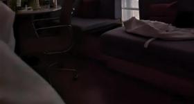 男子入住酒店半夜房门被陌生女子刷开，酒店回应