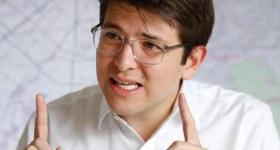 哥伦比亚右翼总统候选人遭枪击受伤 情况危急
