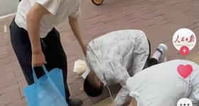 奶奶谈“双胞胎考场外跪谢爷爷”：从邻居手机上看到后直掉泪