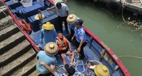 父子俩被巨浪卷入大海，靠救生衣从海南漂流26小时到广东