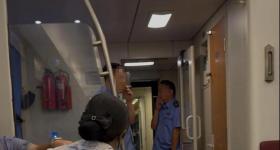 列车工作人员被举报餐车内吸烟，最新回应