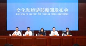 周涛，以新身份亮相
