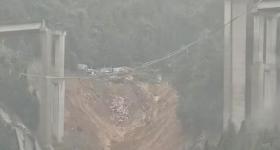 厦蓉高速一大桥发生坍塌疑有多车坠落 当地赶往处置