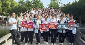 全班45人43人超600分！这位班主任笑得嘴角都压不住了
