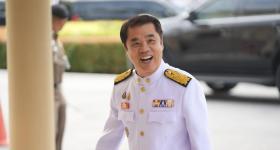 泰国改组后内阁成员宣誓就职