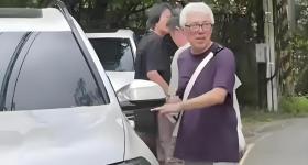 58岁歌手张宇病后满头银发身形消瘦引担忧，经纪人回应