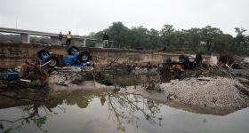 美国得州洪灾已致49人死亡 仍有数十人失踪