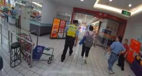 老人欲用20万现金买购物卡被拦下 超市员工报警