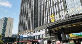 郑州一五星级酒店外摆一天进账3万，总经理：不在乎别人说