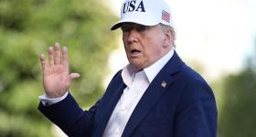 美国总统特朗普宣布对韩国和日本征收25%的关税