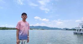 18岁高中生坐飞机到西双版纳后失联，警方回应