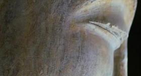 1400年历史的四门塔佛像头部被刻字，当地文旅局回应
