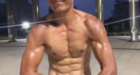 博主讲述欠债离婚后逆袭成“一拳超人”：一千天跑了两万公里