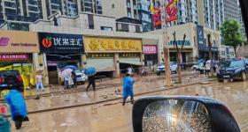 一金店价值上千万首饰被洪水冲走，店主：保险柜仍未找到