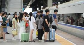 @学生们 返校买火车票有优惠 购票指南→