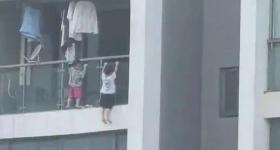 惊心动魄的两分钟！幼童爬到13层阳台外悬空玩引体向上