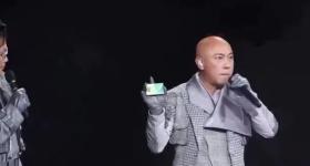 张卫健回应演唱会掏出老年卡