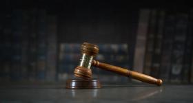 一企业以抓阄决定员工去留，抽中离开的员工被裁员，法院判了
