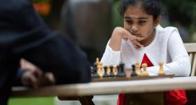 英国10岁女孩成为国际象棋最年轻女子国际大师