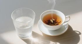 长期喝白开水 VS 长期喝茶的人，谁的身体更健康？