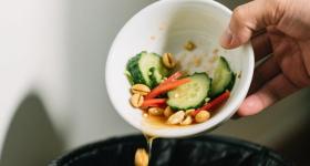 这几种剩菜，吃错可能全家中毒，赶紧扔掉！