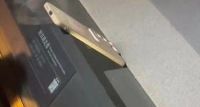 文物展柜里有一台手机？回应来了