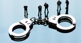 职校外聘教师以实习名义诱骗学生参与诈骗，涉嫌帮信罪被批捕