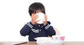 小孩吃饭时喝汤 会稀释胃液影响消化？这是常见误区
