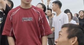 当五星红旗升起，一群“余华”举起了“铁生”！