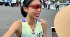 “最快女护士”跑马夺冠后，哭求“领导支持调休”，网友吵翻