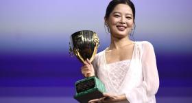 辛芷蕾夺威尼斯电影节最佳女演员奖