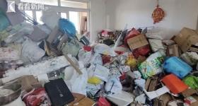 上海老太在3套房里囤30吨垃圾