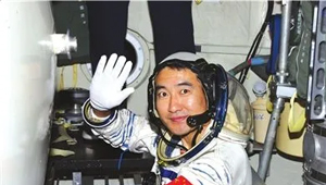 翟志刚首次太空漫步差点回不来