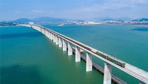 我国首条设计时速350公里跨海高铁开通