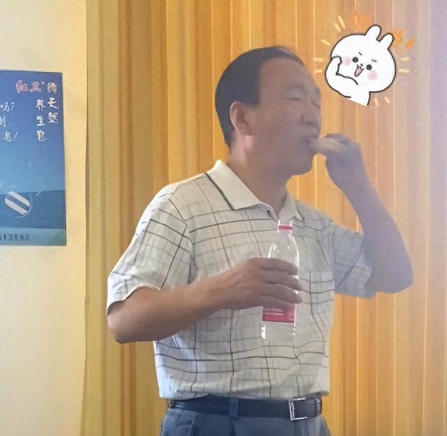 董事长吃肥皂被质疑作秀 本人回应：为证明肥皂安全性，不怕压力